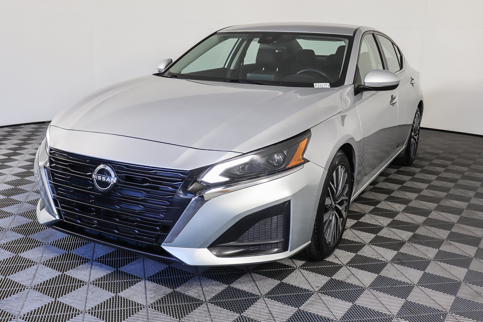 2023 Nissan Altima SV photo 3