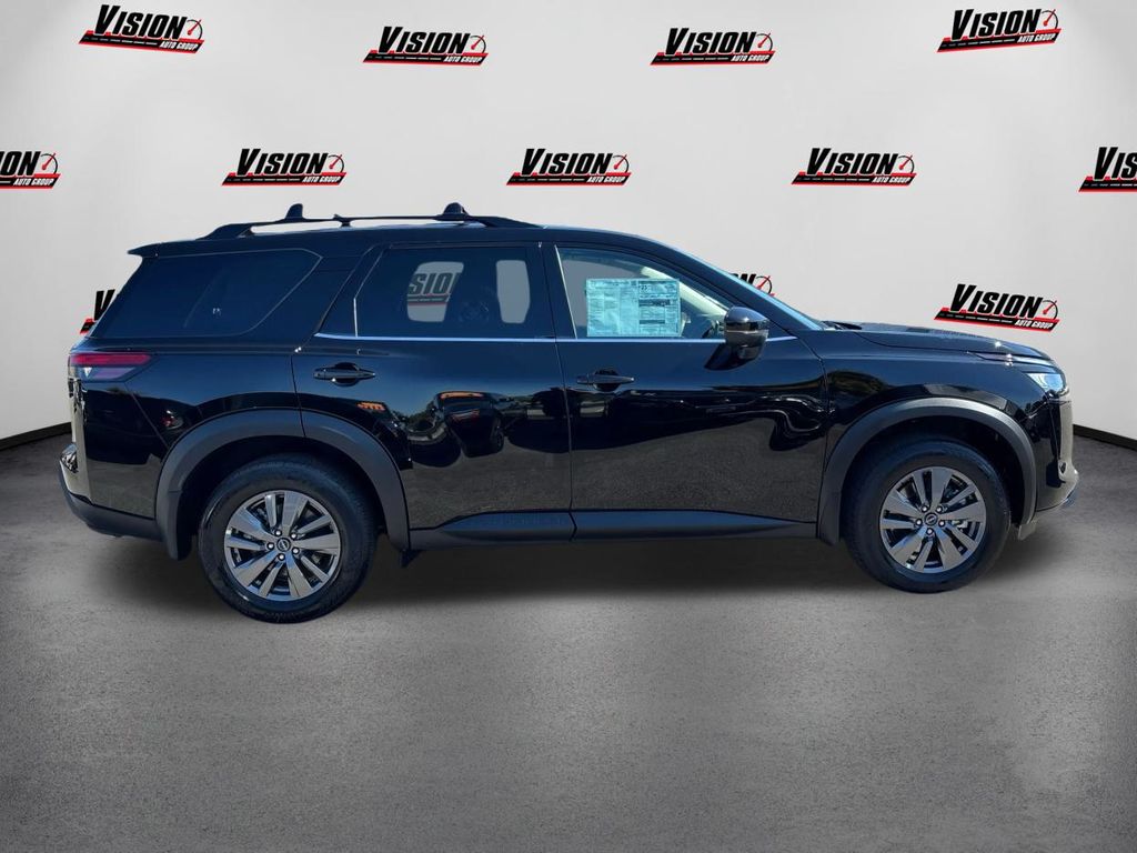 2025 Nissan Pathfinder SV photo 4