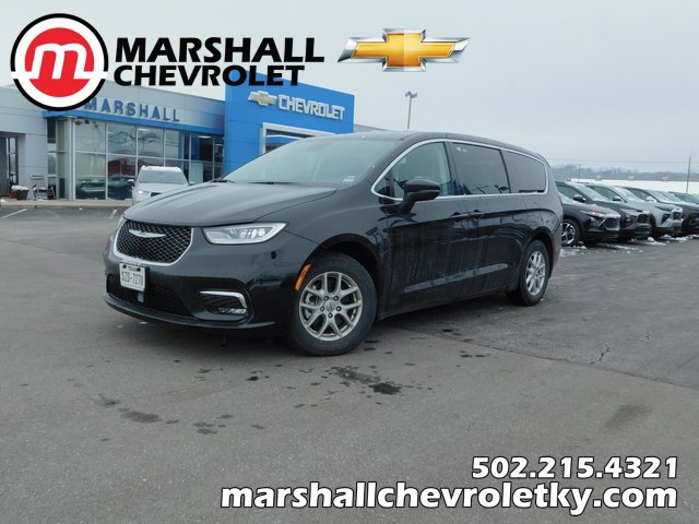 2023 Chrysler Pacifica Touring L's photo