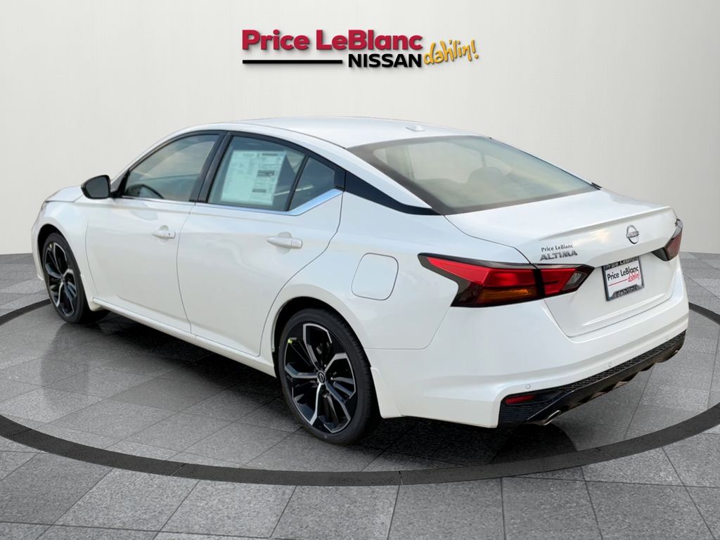 2025 Nissan Altima 2.5 SR photo 4