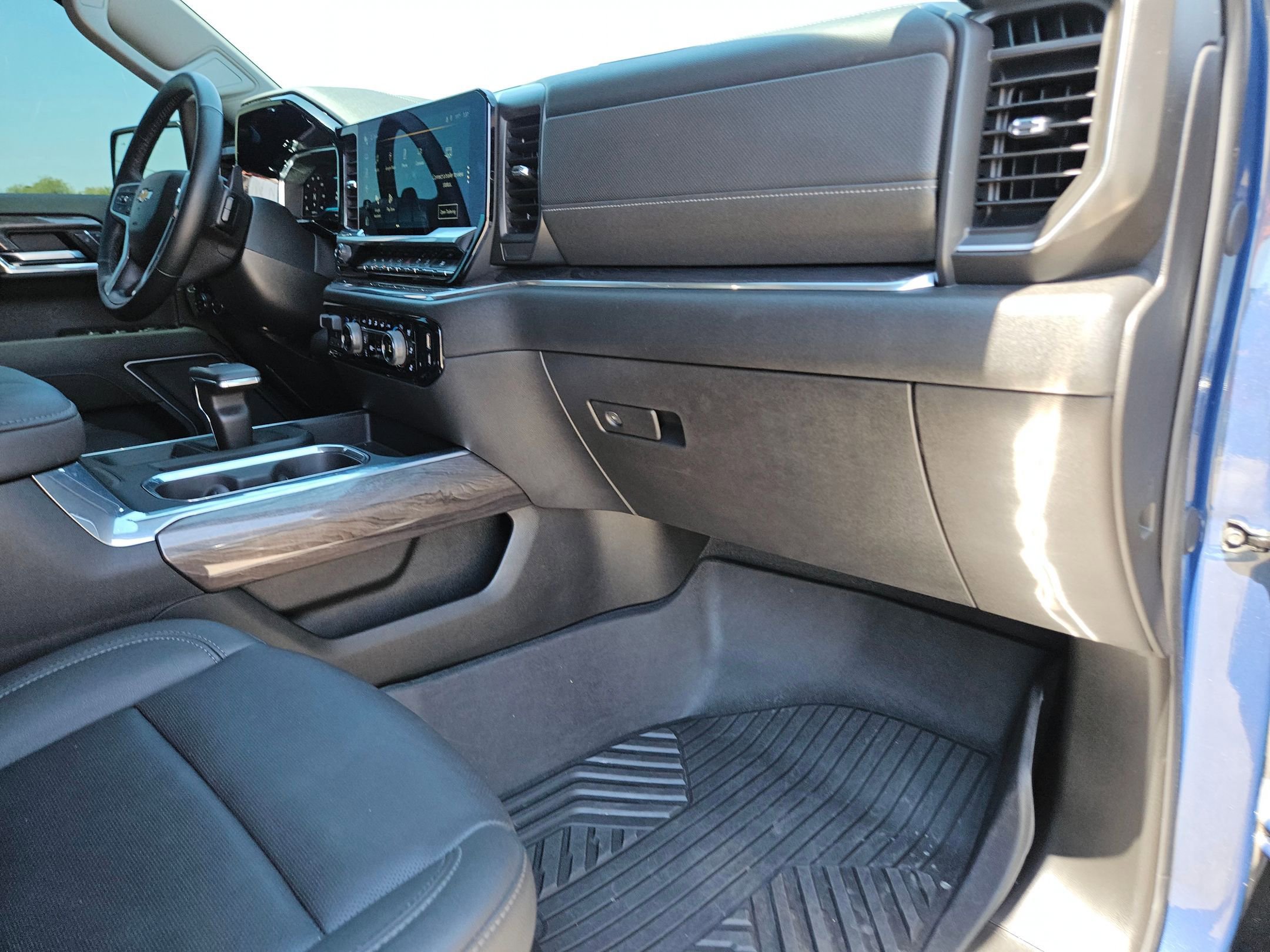 2024 Chevrolet Silverado 1500 LTZ photo 28