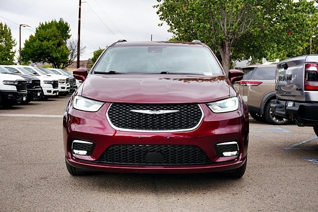 2021 Chrysler Pacifica Touring photo 4