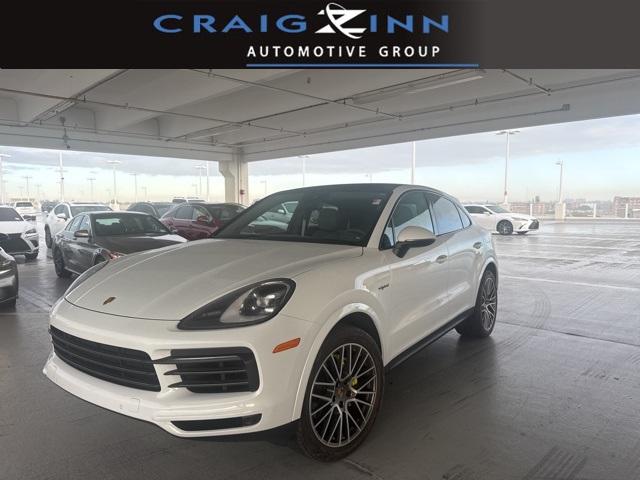 2023 Porsche Cayenne Platinum Edition's photo
