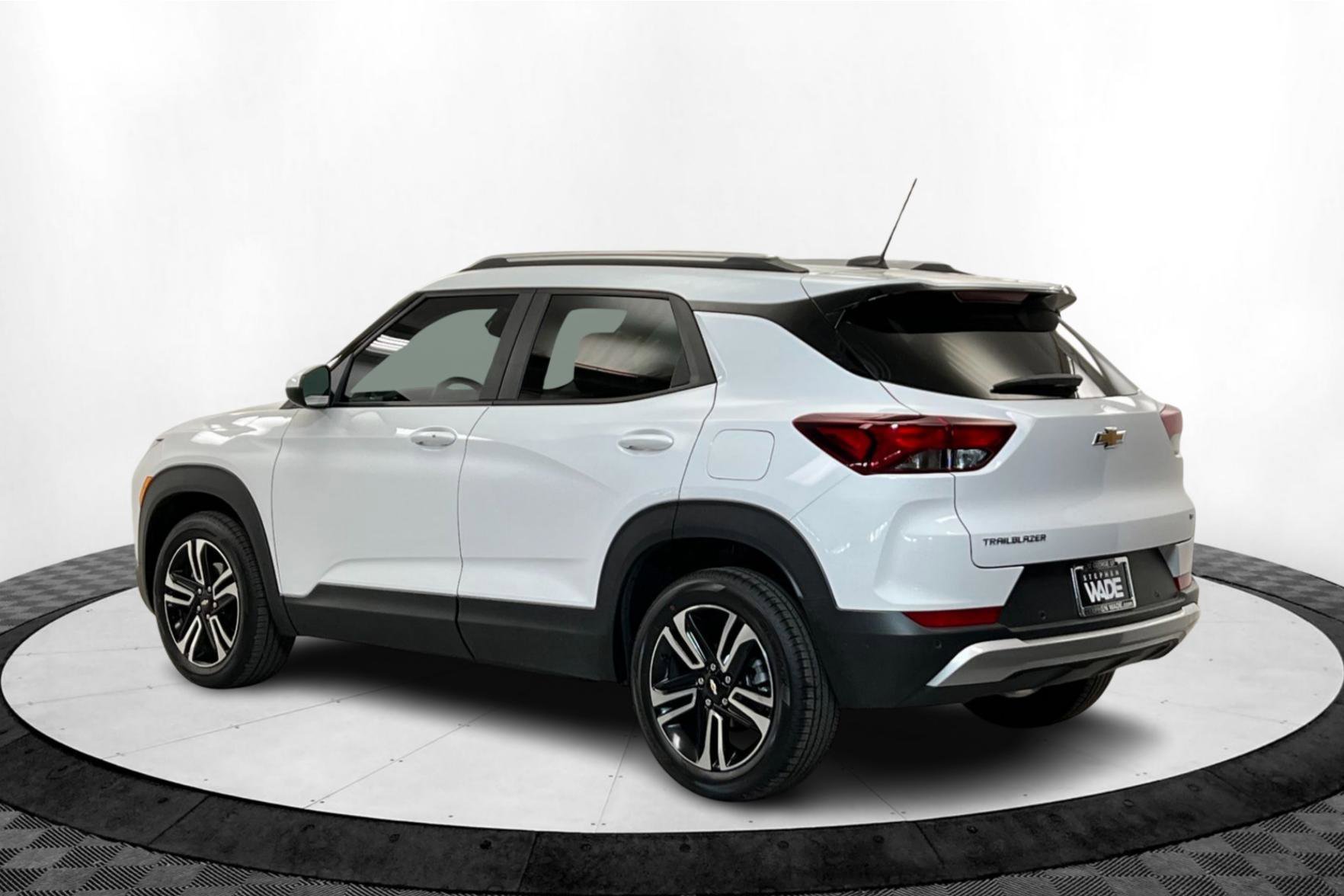 2025 Chevrolet Trailblazer LT photo 3