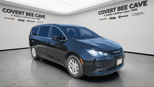 2026 Chrysler Voyager LX's photo