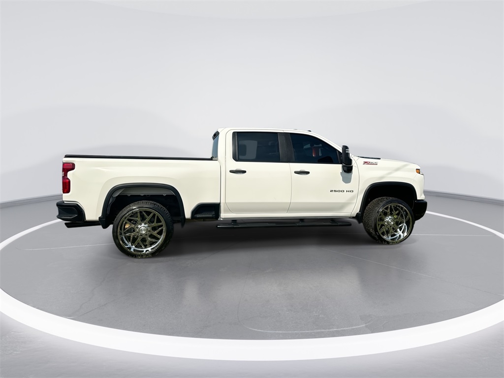 2024 Chevrolet Silverado 2500HD Custom photo 9