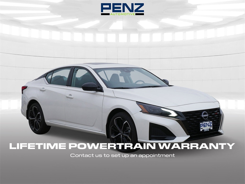 2025 Nissan Altima SR's photo