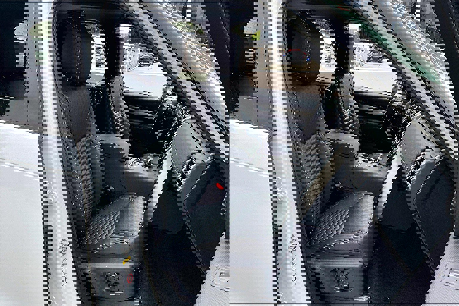 2025 Land Rover Discovery SE photo 6