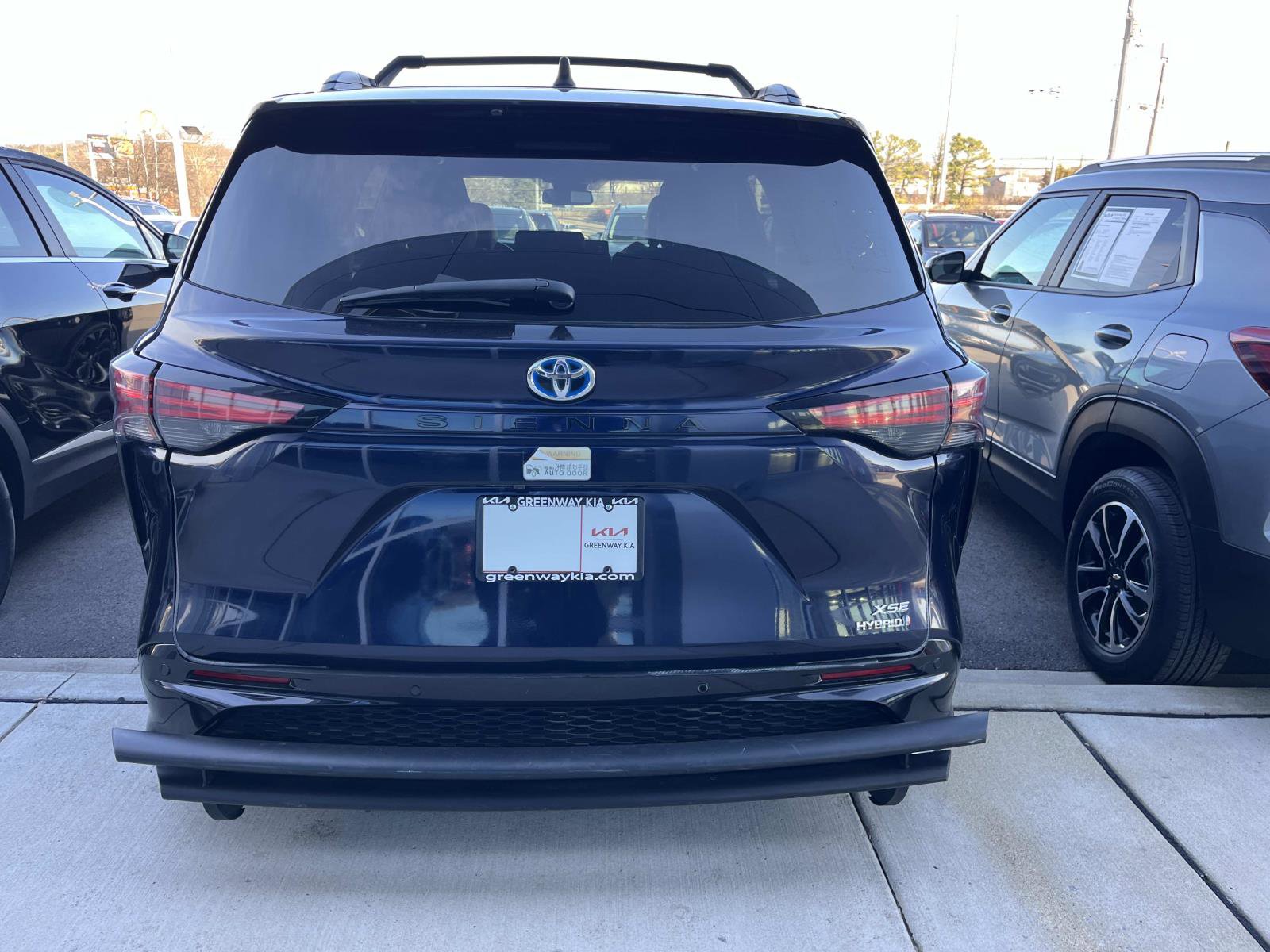 2023 Toyota Sienna XSE photo 3