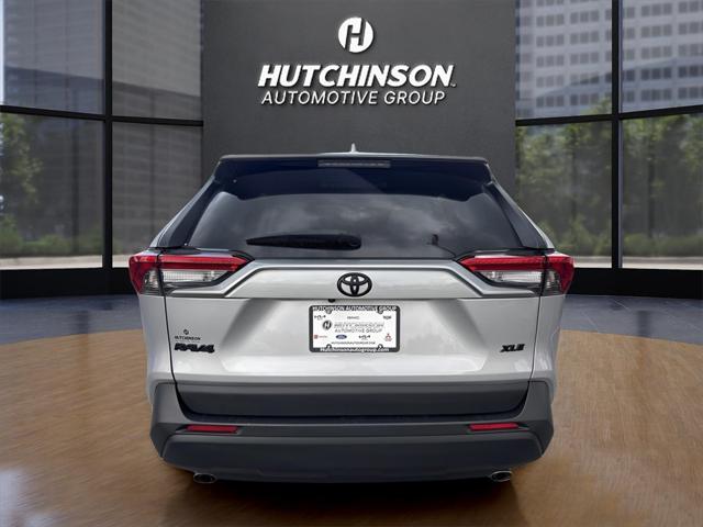 2023 Toyota RAV4 XLE photo 4