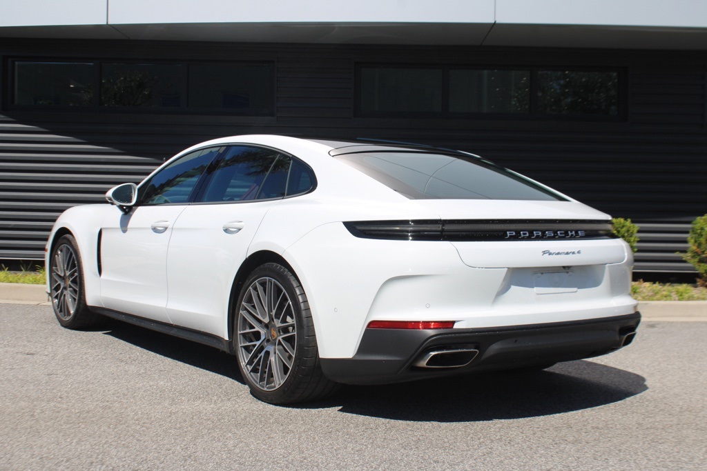 2025 Porsche Panamera 4 photo 3