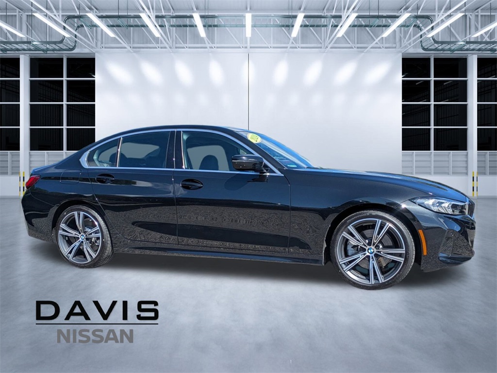 2024 BMW 3 Series 330i's photo