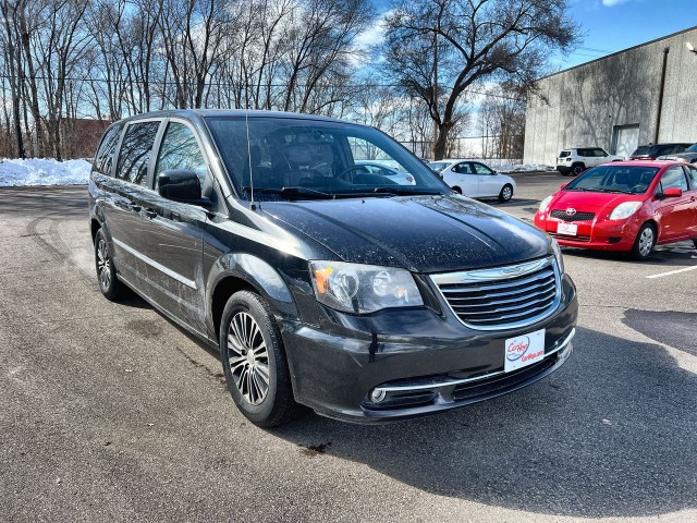 2014 Chrysler Town & Country S Minivan 4D