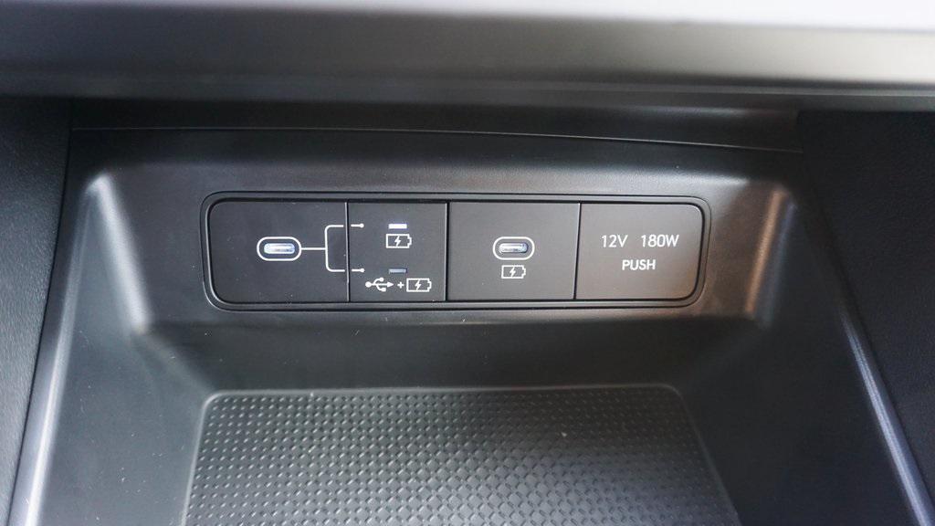 2025 Hyundai Tucson SE photo 12