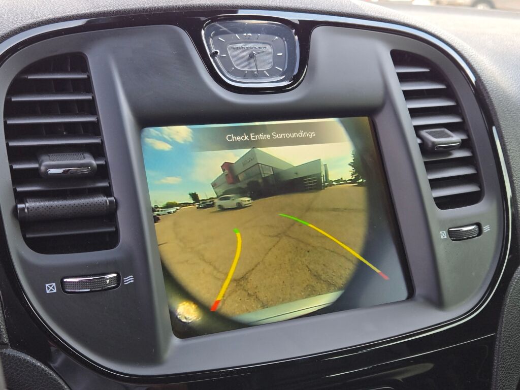 2023 Chrysler 300 photo 28
