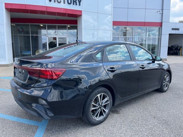 2022 Kia Forte LXS photo 3