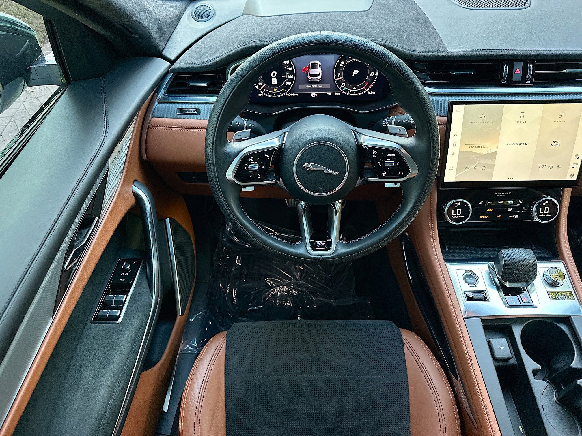 2021 Jaguar F-PACE SVR photo 22