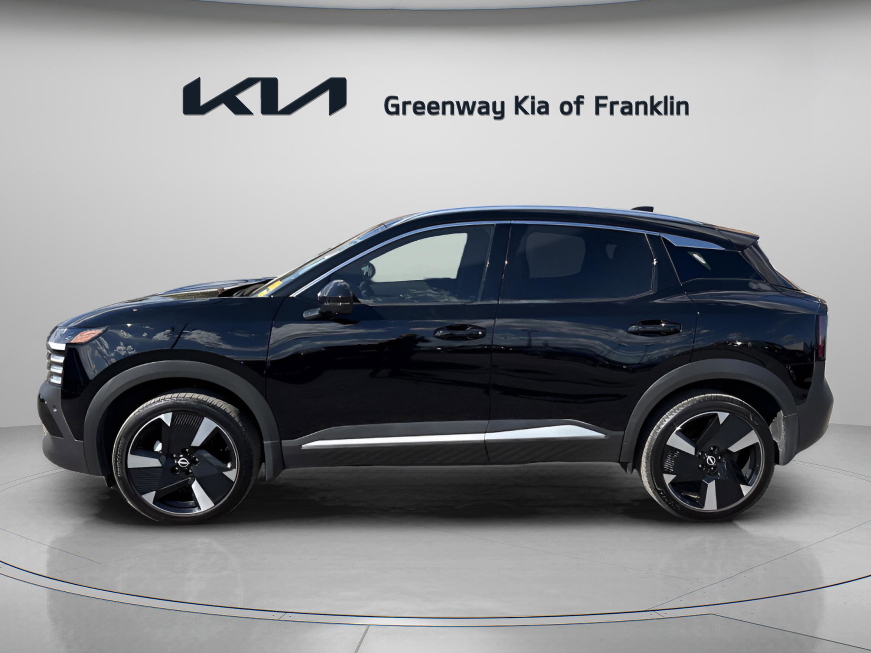 2025 Nissan Kicks SR photo 3