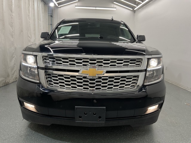 2017 Chevrolet Suburban LT photo 3