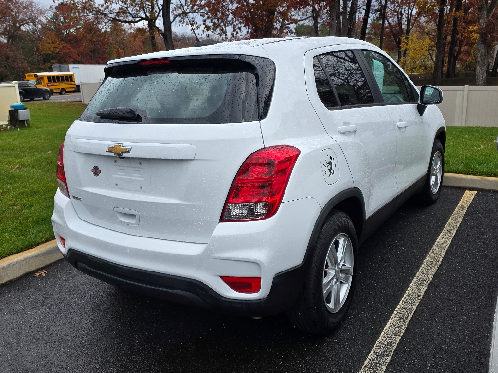 2021 Chevrolet Trax LS photo 3