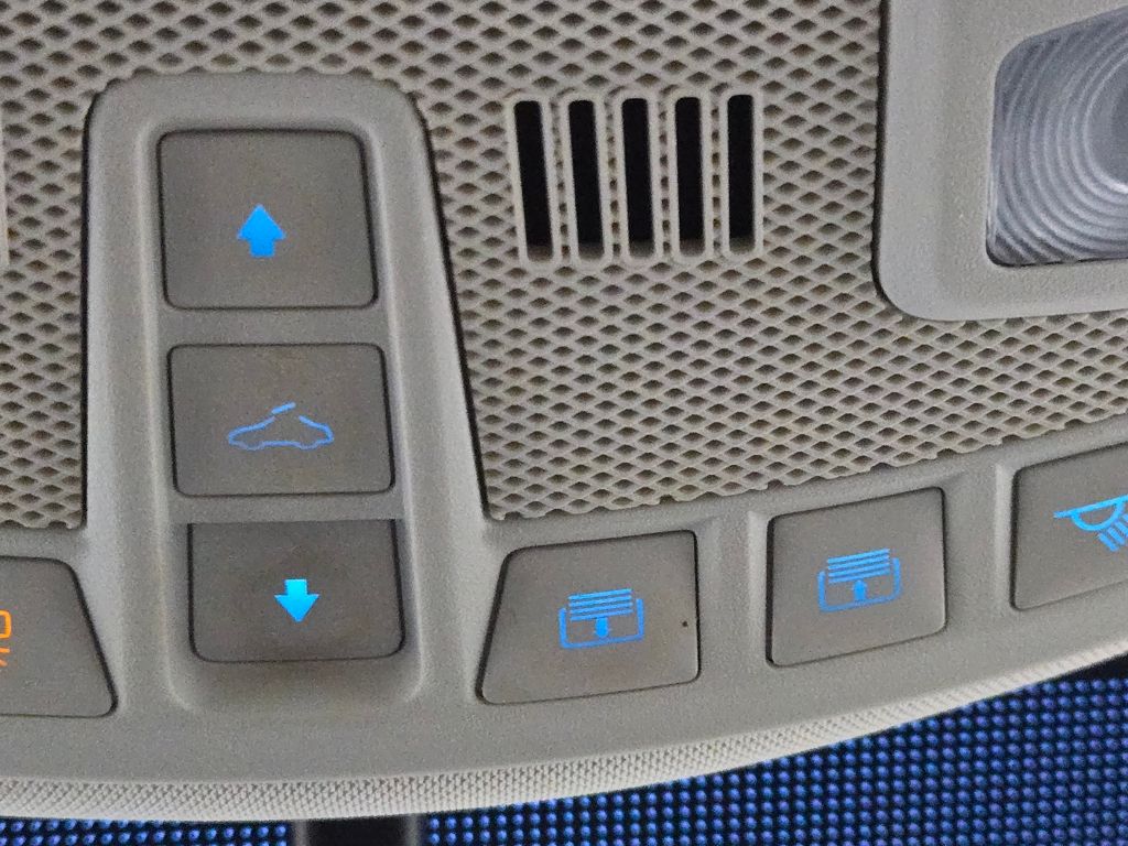 2017 Ford Edge Titanium photo 2