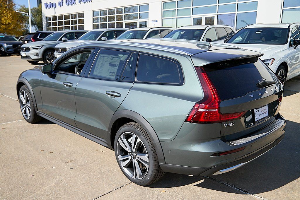 2026 VOLVO V60CC - Image 6
