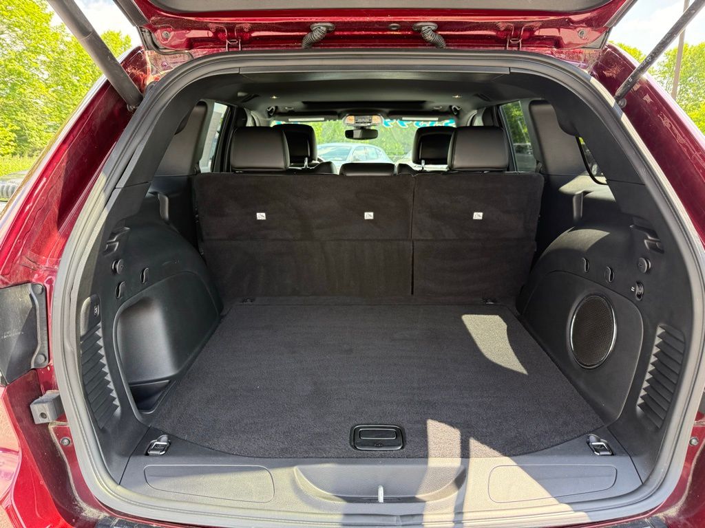 Used 2022 Red Jeep Laredo X image 30