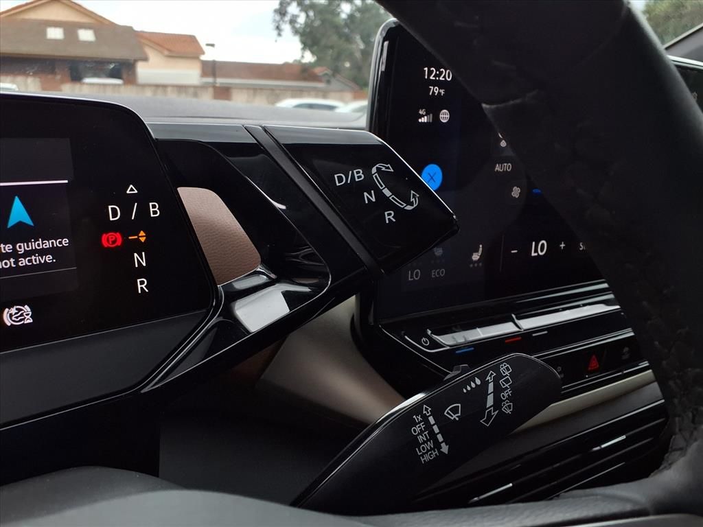 2023 Volkswagen ID.4 Pro photo 12