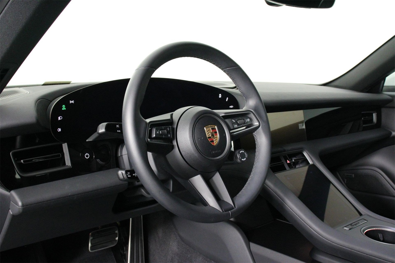 2025 Porsche Taycan photo 4