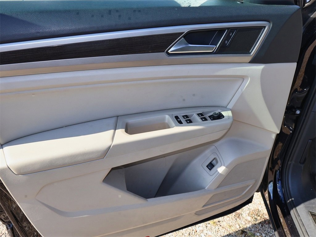 2019 Volkswagen Atlas V6 SEL R-Line photo 14