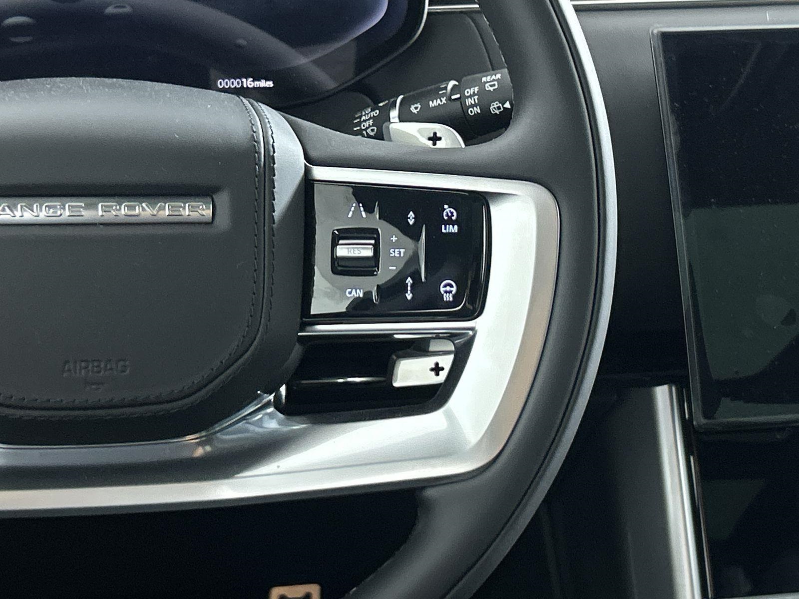 2025 Land Rover Range Rover SE photo 12