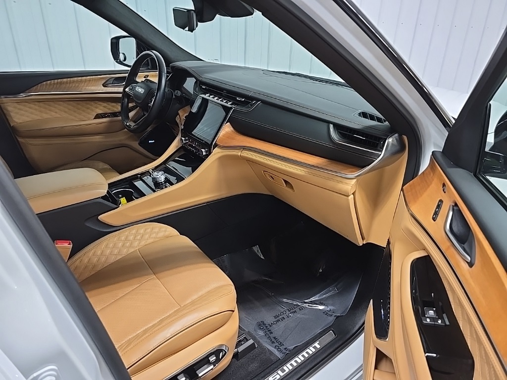 2021 Jeep Grand Cherokee L Summit Reserve photo 16