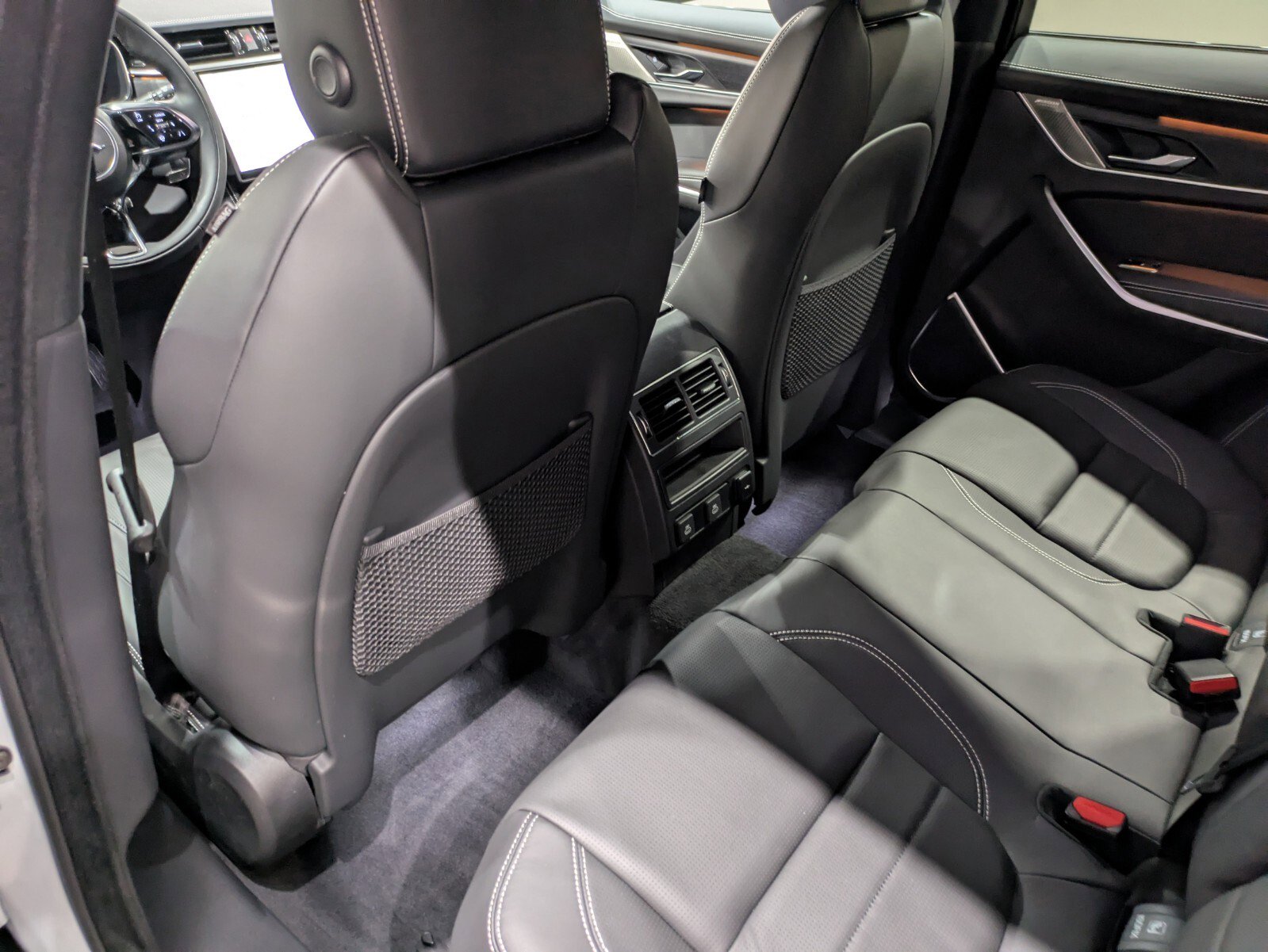 2026 Jaguar F-PACE P250 R-Dynamic S photo 11