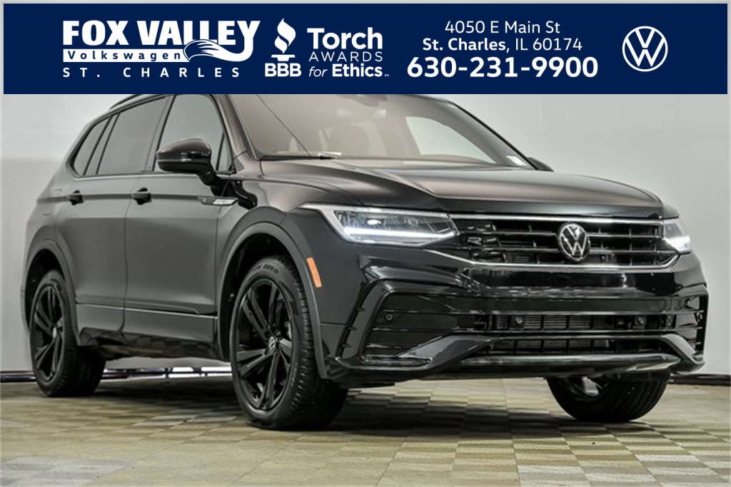 2024 Volkswagen Tiguan SE R-LINE BLACK's photo