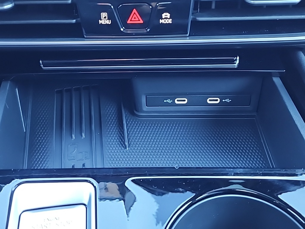 2025 Volkswagen Atlas Cross Sport SEL R-Line photo 23