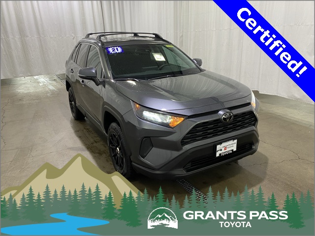 2021 Toyota RAV4 LE's photo