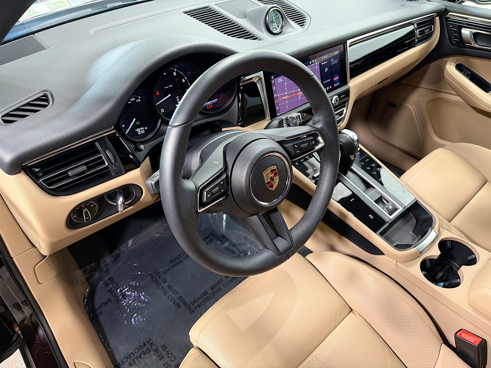 2025 Porsche Macan T photo 4