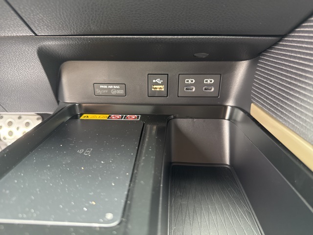2025 Toyota Camry SE photo 8