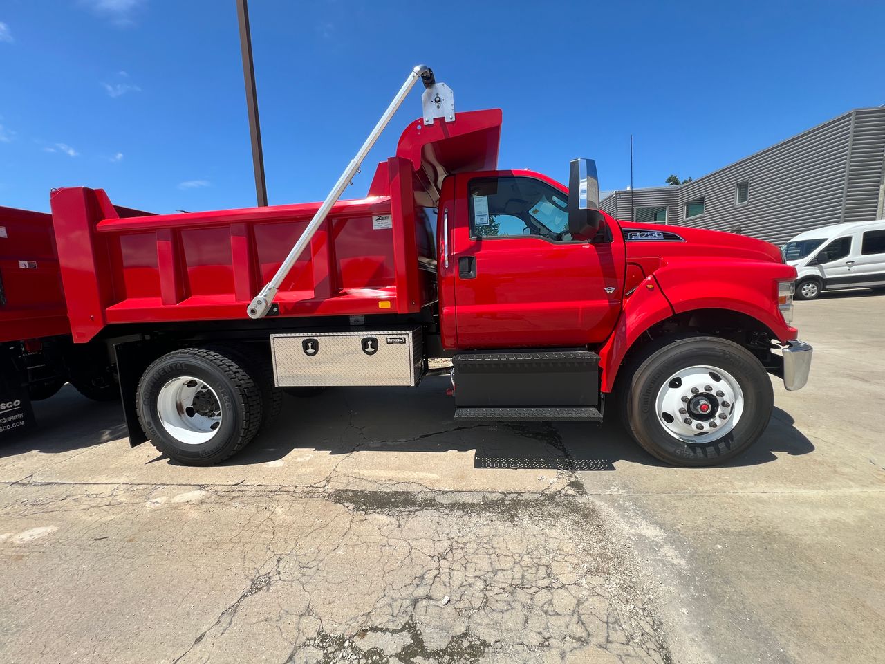 2025 Ford F-750 Regular Cab photo 4