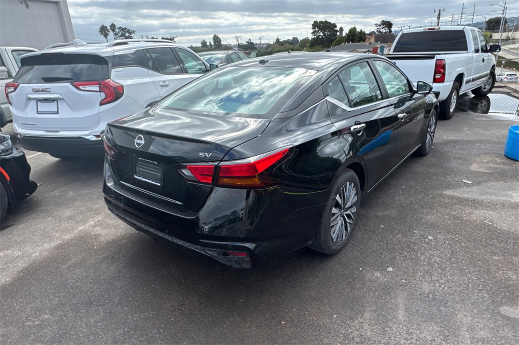 2024 Nissan Altima 2.5 SV photo 3