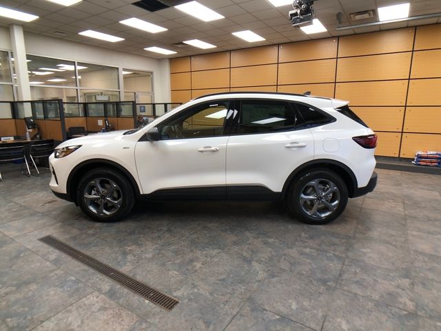 2026 Ford Escape ST-Line photo 4