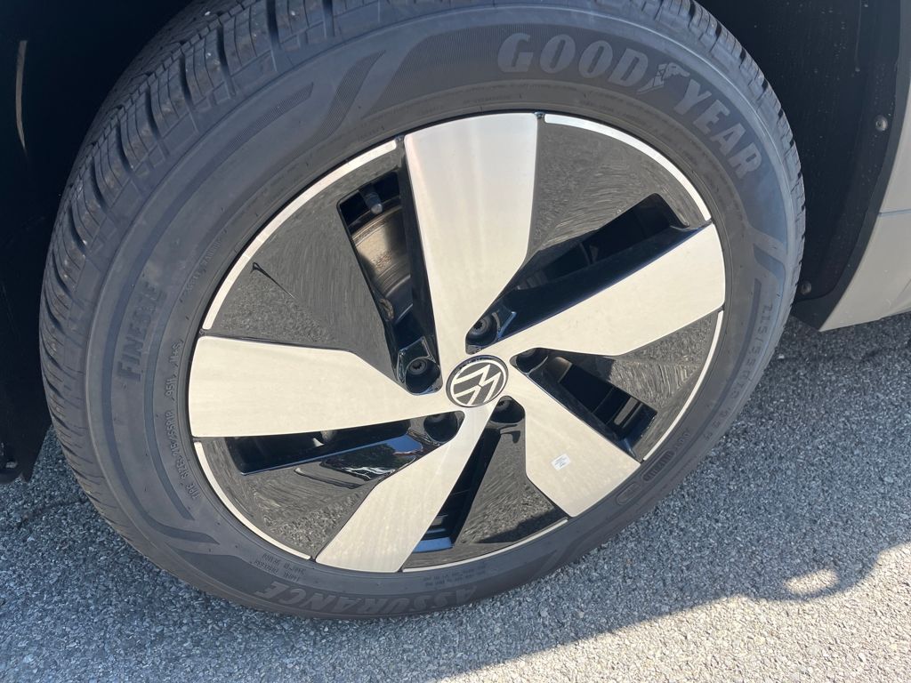 2025 Volkswagen Taos S photo 2