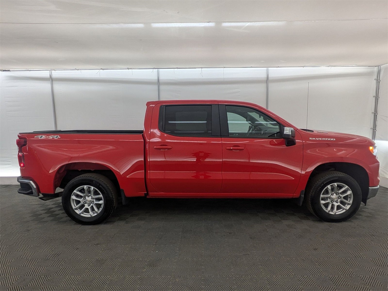 2024 Chevrolet Silverado 1500 LT photo 7