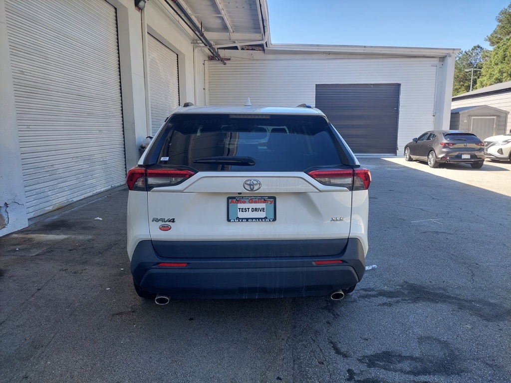 2023 Toyota RAV4 XLE photo 3