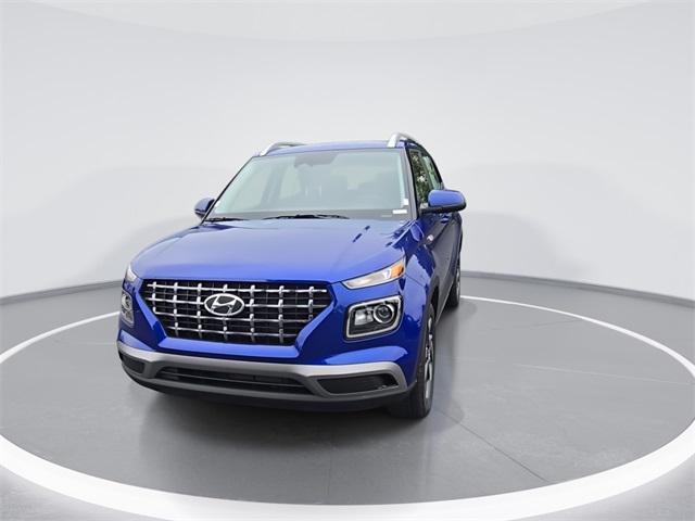 2025 Hyundai Venue SEL photo 2