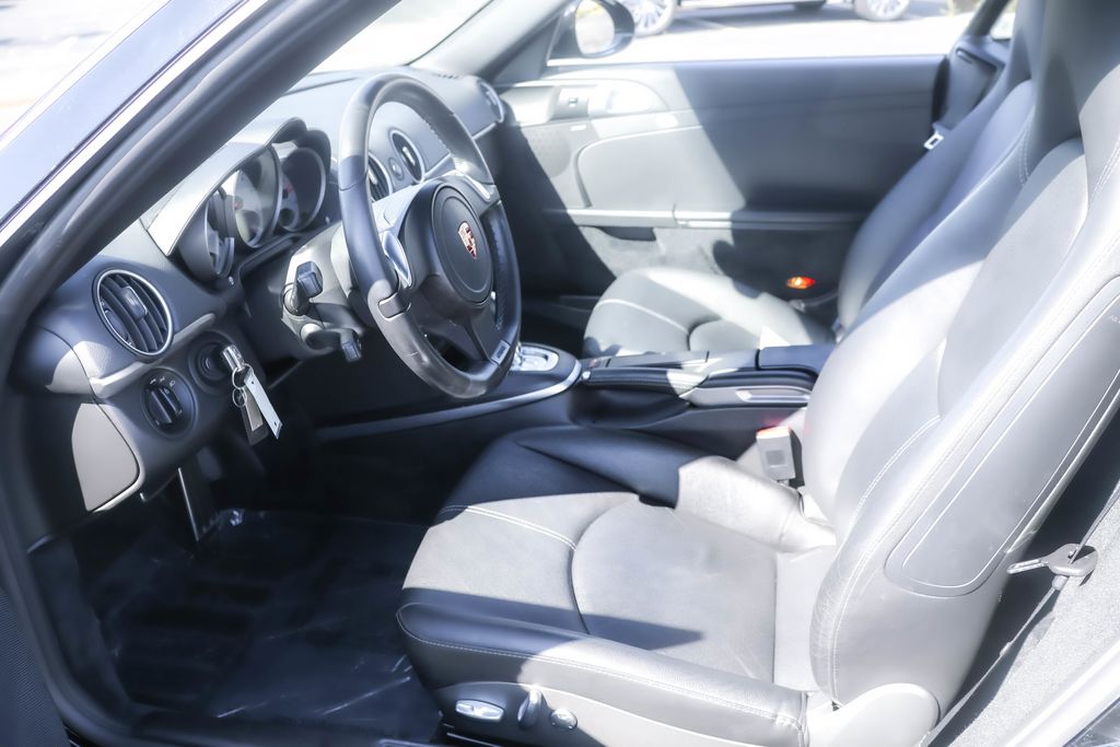 2011 Porsche Cayman S photo 4