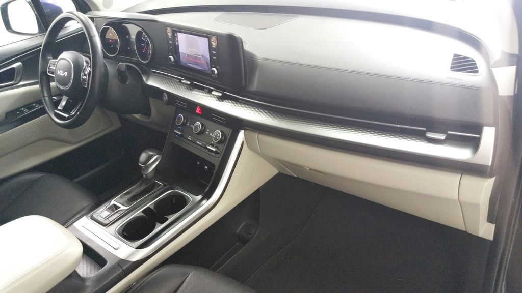 2024 Kia Carnival LX photo 27