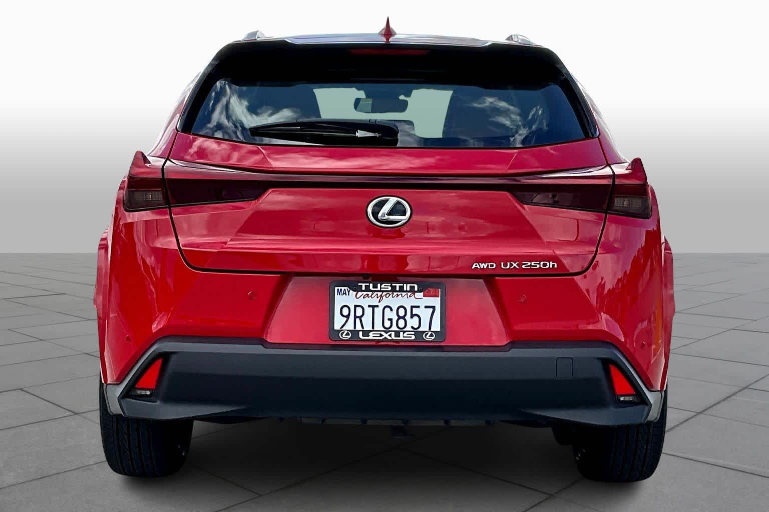 2023 Lexus UX 250h Premium photo 4