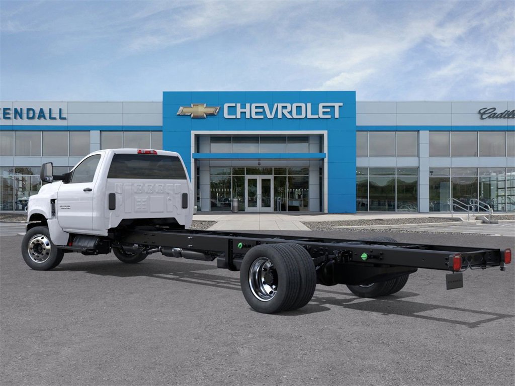 2025 Chevrolet Silverado 6500HD Work Truck photo 3