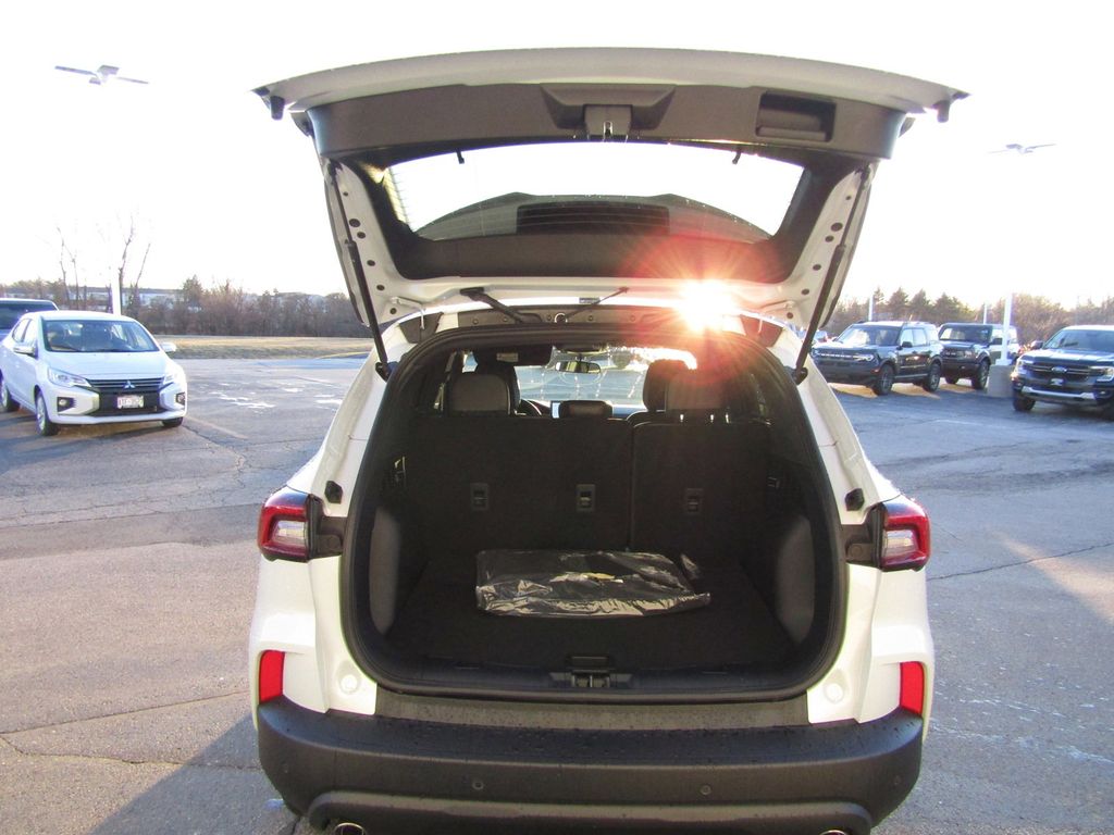 2025 Ford Escape ST-Line photo 6